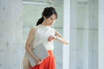 ビジネスで「スマートウォッチ」は失礼？　相手に「悪印象」与えるNG行為とは【マナーの専門家に聞く】