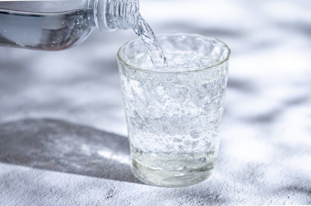 「無糖炭酸水」は歯に影響する? 知覚過敏を防ぐ“正しい飲み方”とは