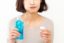 【要注意】「マウスウォッシュ」使い過ぎると“虫歯”に？　歯科医師が説く適切な使用回数とは