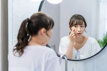 【怖い】急に「まぶた」がピクピク…目の病気？　眼科医に聞く原因＆受診目安