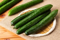 旬の「キュウリ」が3週間長持ち？　まるごと冷凍保存＆解凍のテクニックとは