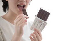 【疑問】なぜ生理中に「チョコ」食べたくなる？　3つの理由＆貧血招く“意外な飲み合わせ”とは
