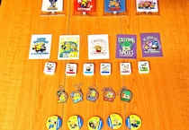 【今日から】くら寿司×ミニオンズ初コラボ　“実物”オリジナルステッカー、クリアポーチ
