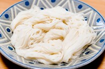 もう暑い思いをしなくていい！　そうめんを「冷凍保存」する神テクに「これは便利」「助かる」
