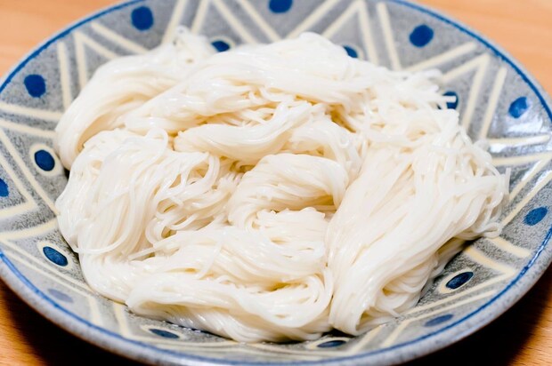 もう暑い思いをしなくていい！　そうめんを「冷凍保存」する神テクに「これは便利」「助かる」