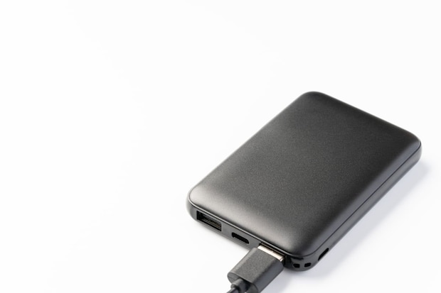 モバイルバッテリーは何個まで機内持ち込みOK? JALのクイズに「間違えた」「知りませんでした」