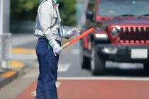 【画像】「えっ…車で移動できない」　これが自宅付近に止められた「工事車両」の画像です！