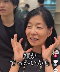 「顔が大きく見える」悩む女性→ショートヘアで“白髪＆おでこのシワ”もカバー！「若返って別人みたい」「あか抜けてきれい」称賛の声
