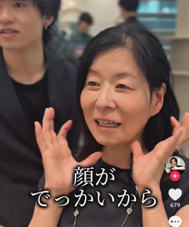 「顔が大きく見える」悩む女性→ショートヘアで“白髪&おでこのシワ”もカバー!「若返って別人みたい」「あか抜けてきれい」称賛の声