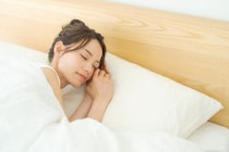 【疑問】就寝時は「あおむけ」or「横向き」　どっちの姿勢がいいの？
