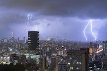 【写真】でわかりやすく！　落雷の危険から身を守る方法がコレです！