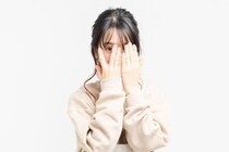 「裸に見える」「下着の線が…」街中で見かける「レギンスコーデ」に違和感あり？　女性たちの本音は？