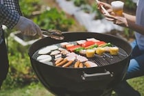 【疑問】自宅庭でのバーベキューに「まじ迷惑」「通報」…ひょっとして“違法”なの？