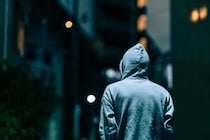 住宅に見覚えのない数字…空き巣の「マーキング」かも　見つけたらすぐ取るべき“2つの行動”とは