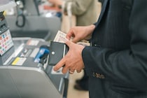 実は多い…《現金払い》にこだわる人たち　SNS「正直イラっとする」「後ろの列のこと考えて」厳しい声も
