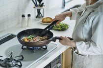 【サーモス】新フライパンシリーズ発売　こびりつきにくさ、軽量、洗いやすい形状を追求