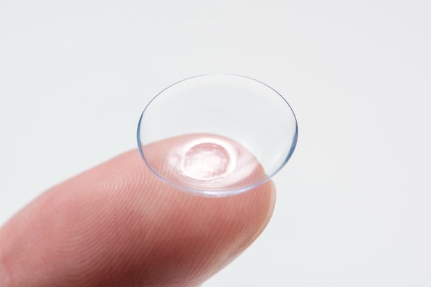 「コンタクトレンズ」の使用時にやりがち！？　目のトラブル引き起こす“4つの危険行為”とは【メガネスーパーが紹介】