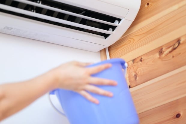 「エアコン」が水漏れ…買い替えが必要なケースも? パナソニックが“対処法”を紹介