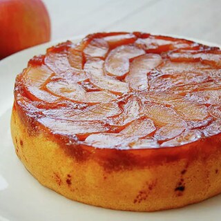 混ぜるだけなのにおしゃれ！旬のフルーツで作る「アップサイドダウンケーキ」