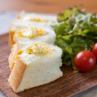 【簡単ワザ】食パン1枚で作れる「折りたたみサンドイッチ」が食べやすい！