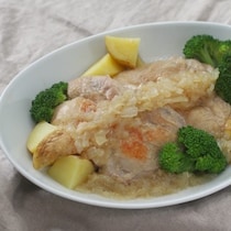 フライパンにぶっこむだけ！旨すぎ「放置鶏」が平日ごはんに便利