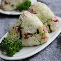 ラクちん弁当のすすめ！「具だくさんおにぎり」ならおかず要らず