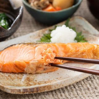 ふっくら柔らか！鮭は焼くよりも蒸し焼きが正解