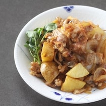 10分で完成！絶品メイン「豚こまとポテトのバター醤油おかか」