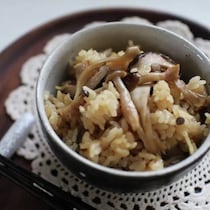炊き込んでも混ぜても◎「きのこご飯」で秋を満喫するレシピ4選