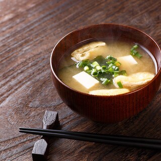 ちょい足しするだけで格上げ！「味噌汁がおいしくなる」調味料4選