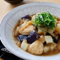小麦粉でパサつかずしっとり！「鶏むねとなすのみぞれ煮」の和風献立
