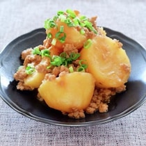 【クックパッドで人気】材料2つで肉じゃがより簡単！「じゃがいもと豚ひき肉のそぼろあんかけ煮」を作ってみた！