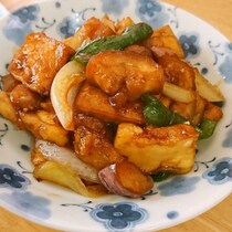 お財布にもやさしい！肉なしでもボリューム「厚揚げの甘酢炒め」の簡単献立