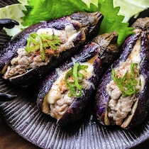 この発想はなかった…！SNSでも話題の「なすドッグ」