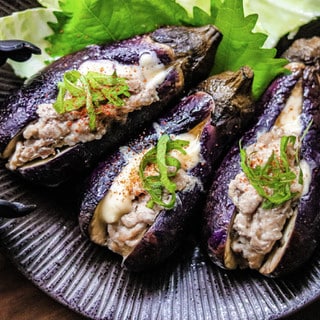 この発想はなかった…！SNSでも話題の「なすドッグ」