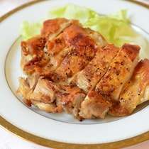 極上食感！フライパンで簡単「パリパリチキンステーキ」の作り方