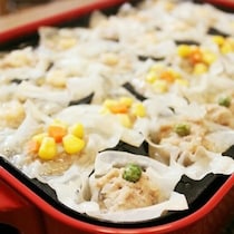 包まなくてもOK！たこ焼き器で作れる「簡単シュウマイ」で子ども大喜び