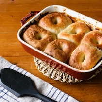 SNSで432万再生！作業10分で焼きたてが食べられる!? こねない、ゆでない「耐熱容器ベーグル」がすごすぎた