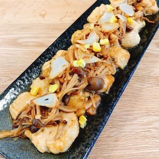 濃厚ソースでご飯が止まらない！「鶏むね肉とキノコの甘辛ステーキ」