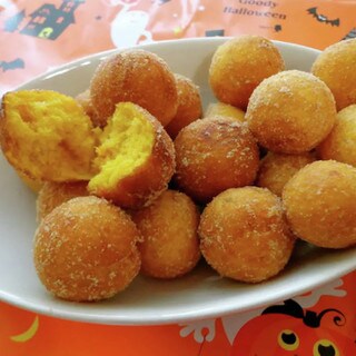 材料2つで作れる！コロコロかわいい「かぼちゃドーナツ」