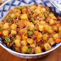 煮込まず時短が嬉しい！子どもも食べやすい「コロコロ肉じゃが」