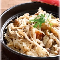 炊飯器にお任せ調理！秋の味覚が味わえる簡単「炊き込みご飯」でお弁当を豪華に