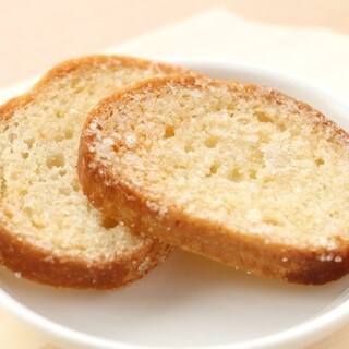 ポイントは砂糖をまぶすタイミング!お店みたいな「ラスク」の作り方