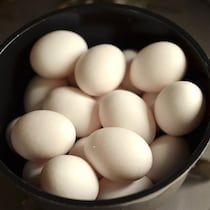1個でも大量でもやり方同じ！お湯を沸かさず「ゆで卵」を作る方法