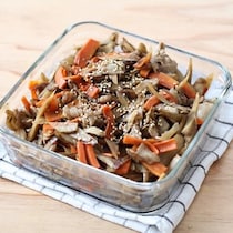 定番の副菜がメインおかずに！きんぴらに豚バラを入れると絶品