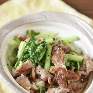 あっさり味もこってり味も！「豚こま×小松菜」で作る簡単炒め