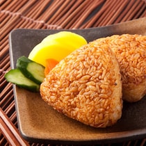 中までおいしい！香ばしい「焼きおにぎり」はフライパンで作れる