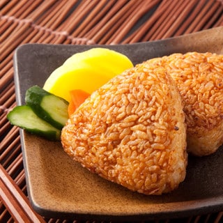 中までおいしい！香ばしい「焼きおにぎり」はフライパンで作れる