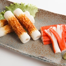 手軽にたんぱく質が摂れる！物価高で注目の「ちくわ」と「カニカマ」