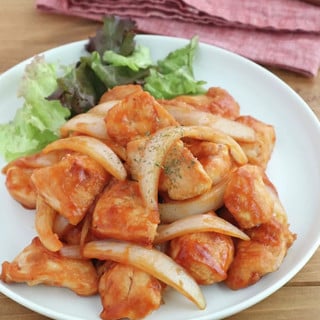 材料2品だからお財布にも優しい！「鶏むねと玉ねぎ炒め」
